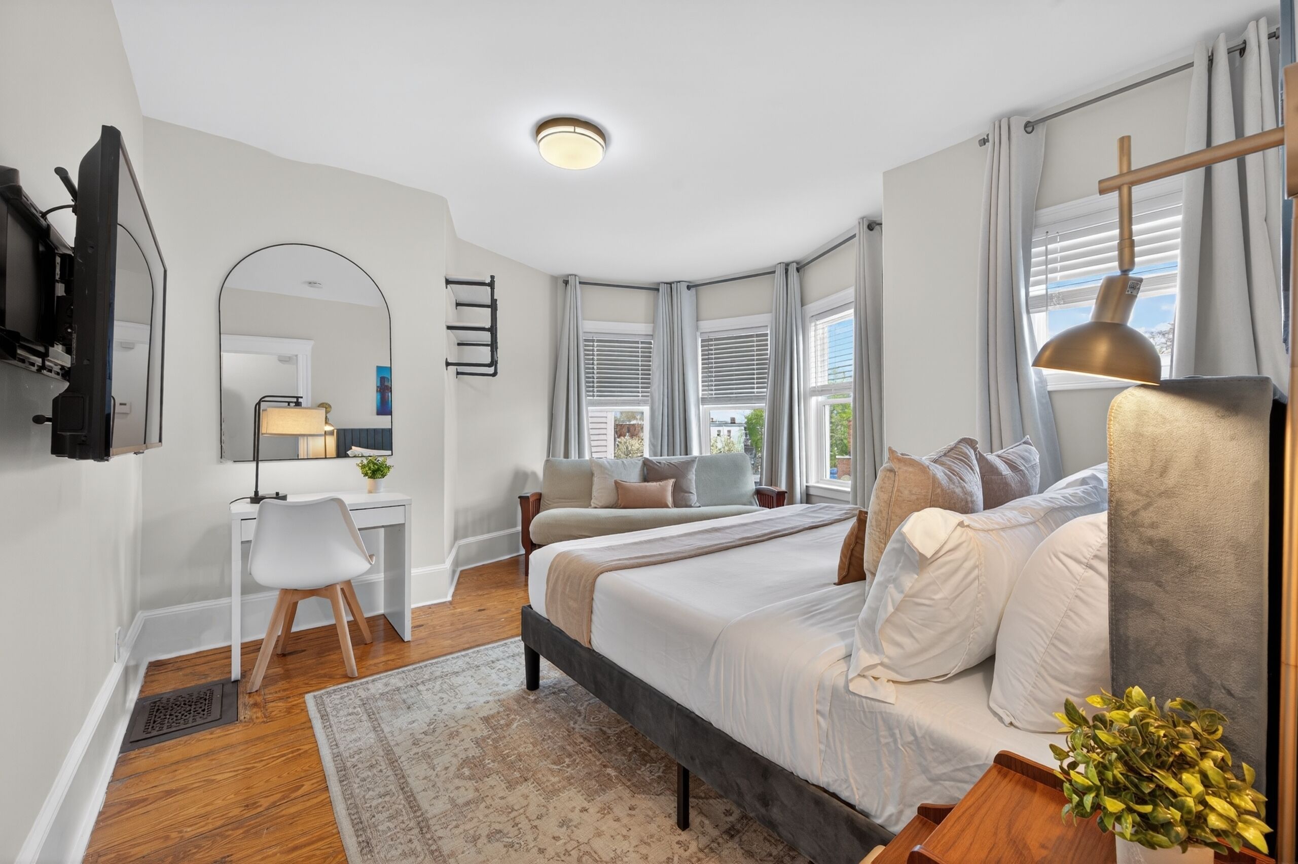5 bedrooms, desk, iron/ironing board, free WiFi