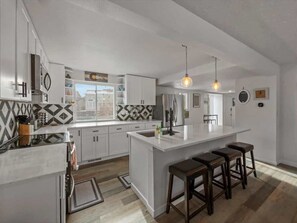 Fridge, microwave, oven, stovetop - Large10 bed Home! Boulder/Denver (Westminster)