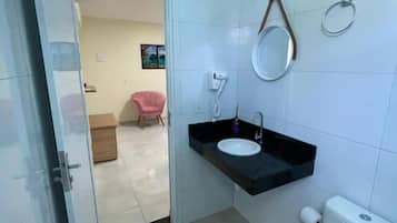 Habitación triple básica | Baño
