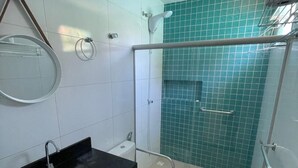 Familien-Vierbettzimmer | Badezimmer