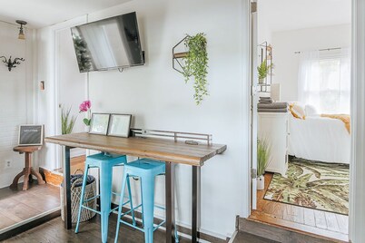 Best of Downtown and Belmont in cozy unique 2BD! Walk everywhere!