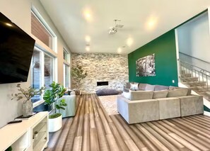 Smart TV, computer monitors