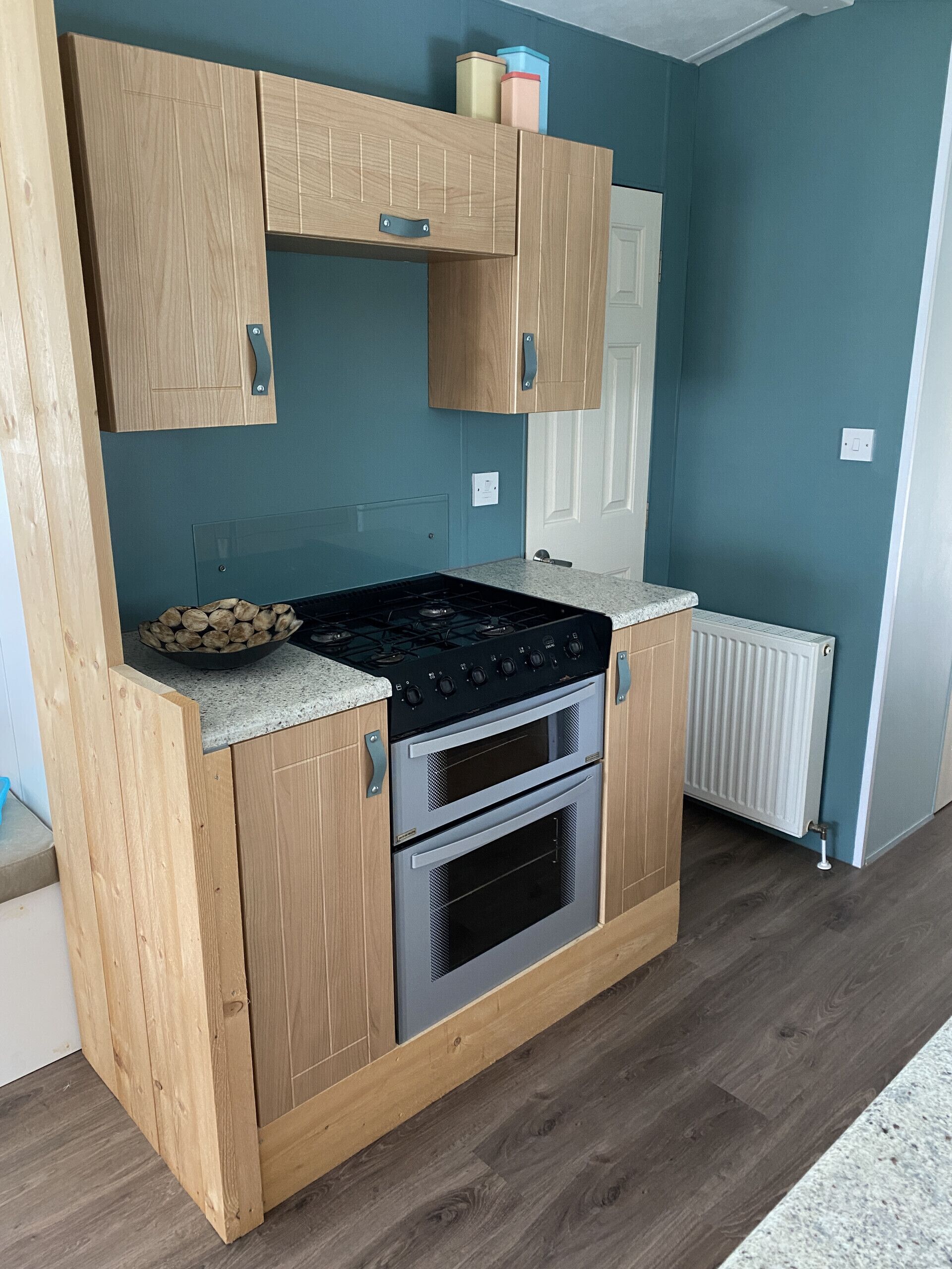 Réfrigérateur, micro-ondes, plaque de cuisson, lave-vaisselle