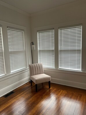 Interior - Daisy's Spacious 4/2.5 cozy home (Jacksonville)