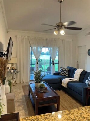 Smart TV - Cozy 2 bedroom Lakeview Villa|King & Queen Beds (West Palm Beach)