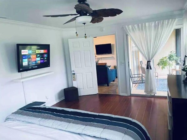 2 bedrooms, iron/ironing board, free WiFi, bed sheets - Cozy 2 bedroom Lakeview Villa|King & Queen Beds (West Palm Beach)