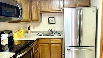 Fridge, microwave, dishwasher, coffee/tea maker