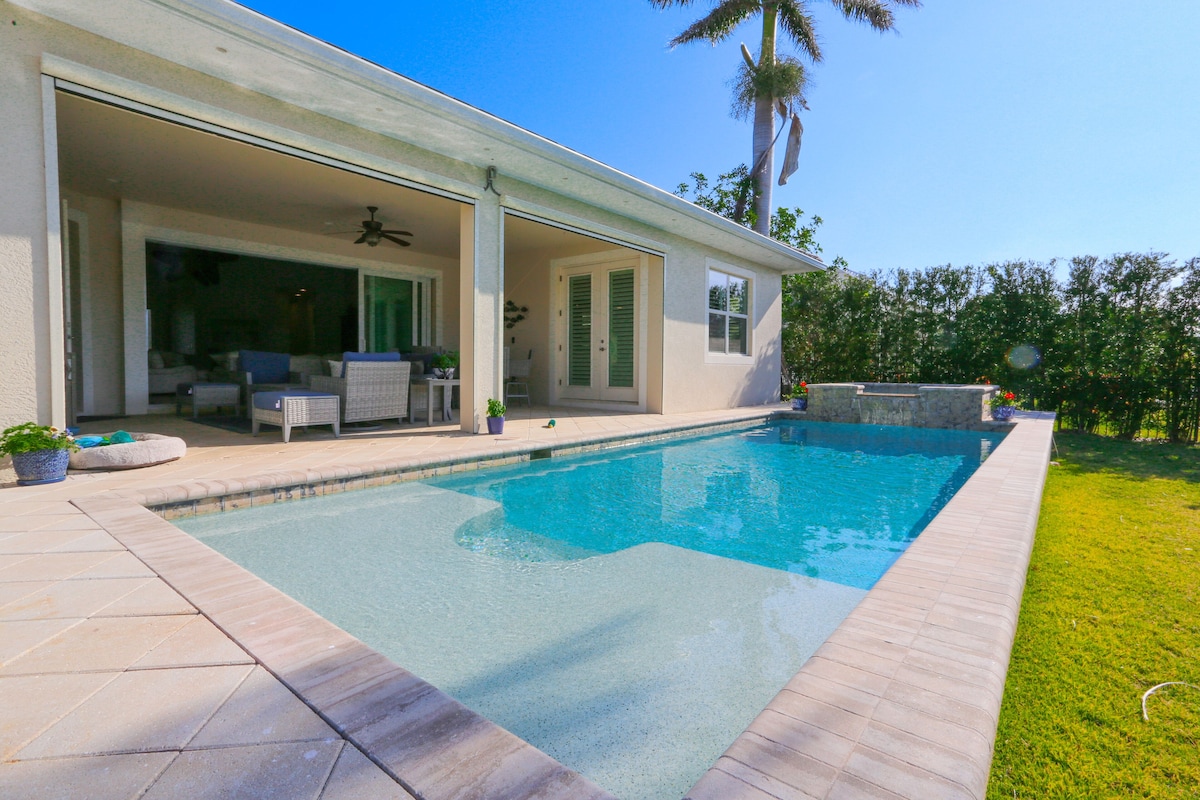 STUNNING POOL HOME, 4 BEDS/4 BATHS, DOWNTOWN NAPLES, FL