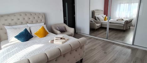 1 habitación, tabla de planchar con plancha, wifi gratis y ropa de cama 