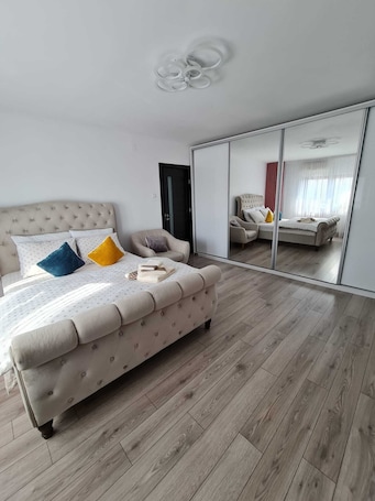 1 Schlafzimmer, Bügeleisen/Bügelbrett, kostenloses WLAN, Bettwäsche. Steph Apart