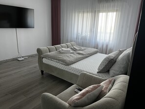 1 bedroom, iron/ironing board, free WiFi, bed sheets - Steph Apart (Galați)