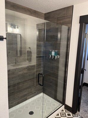Combined shower/tub, hair dryer, towels, soap - Kickback Shack Black Hills Michelson Trails, ATV & motorcycle trails, historical (Lead)