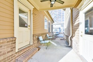Terrace/patio - Stunning Home in Atlantic Station - Sleeps 12 ! (Atlanta)