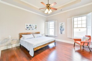 4 bedrooms, desk, iron/ironing board, travel crib