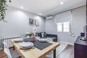 Dining - Spacious Comfort in the Heart of Madrid (Madrid)