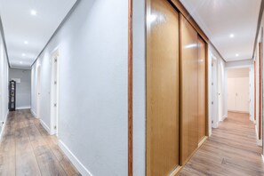 Interior - Spacious Comfort in the Heart of Madrid (Madrid)