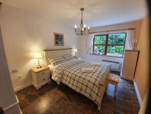 3 bedrooms, iron/ironing board, travel cot, free WiFi