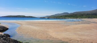 An Cnocan-hermosa casa de campo con impresionantes vistas al mar y a la montaña