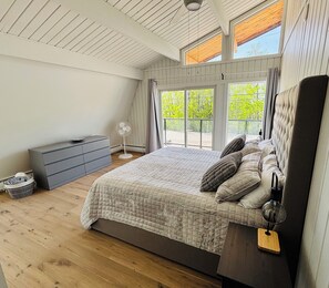 4 bedrooms, iron/ironing board, travel cot, free WiFi