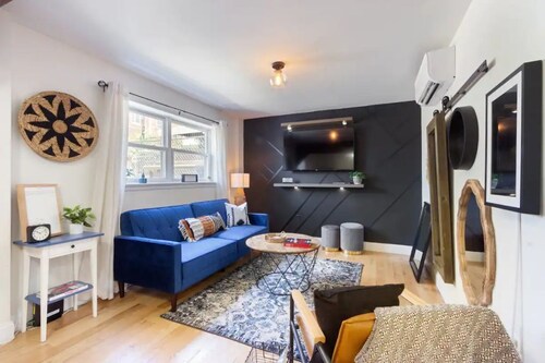 | Uptown One Bedroom Bungalow with Garden View |