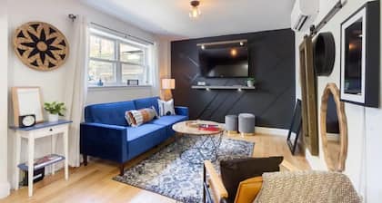 | Uptown One Bedroom Bungalow with Garden View |