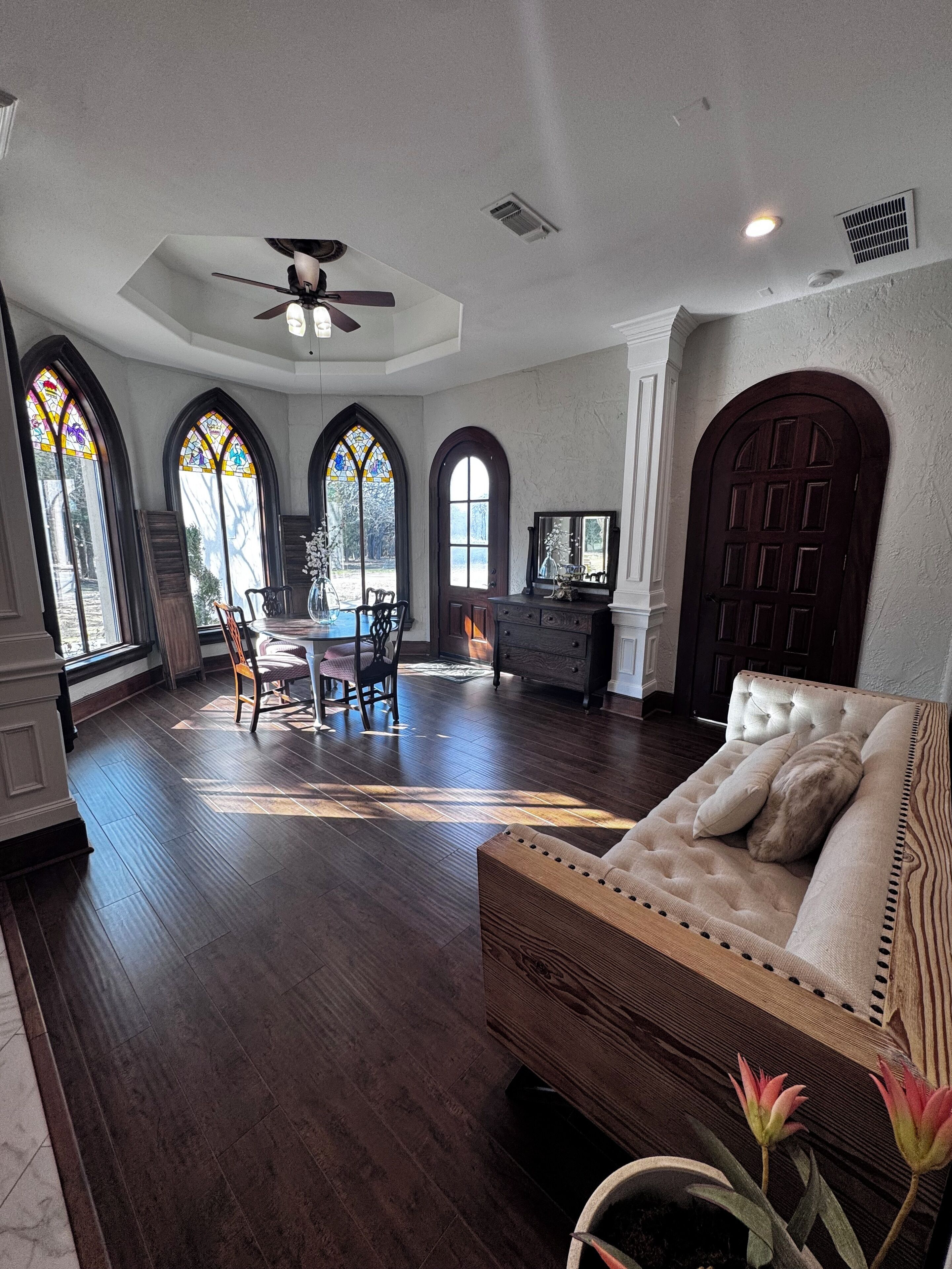 智能电视、壁炉、电子游戏、DVD 播放器