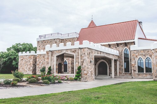 Elegant, romantic castle w/ rooftop deck, forest, pond and theater!