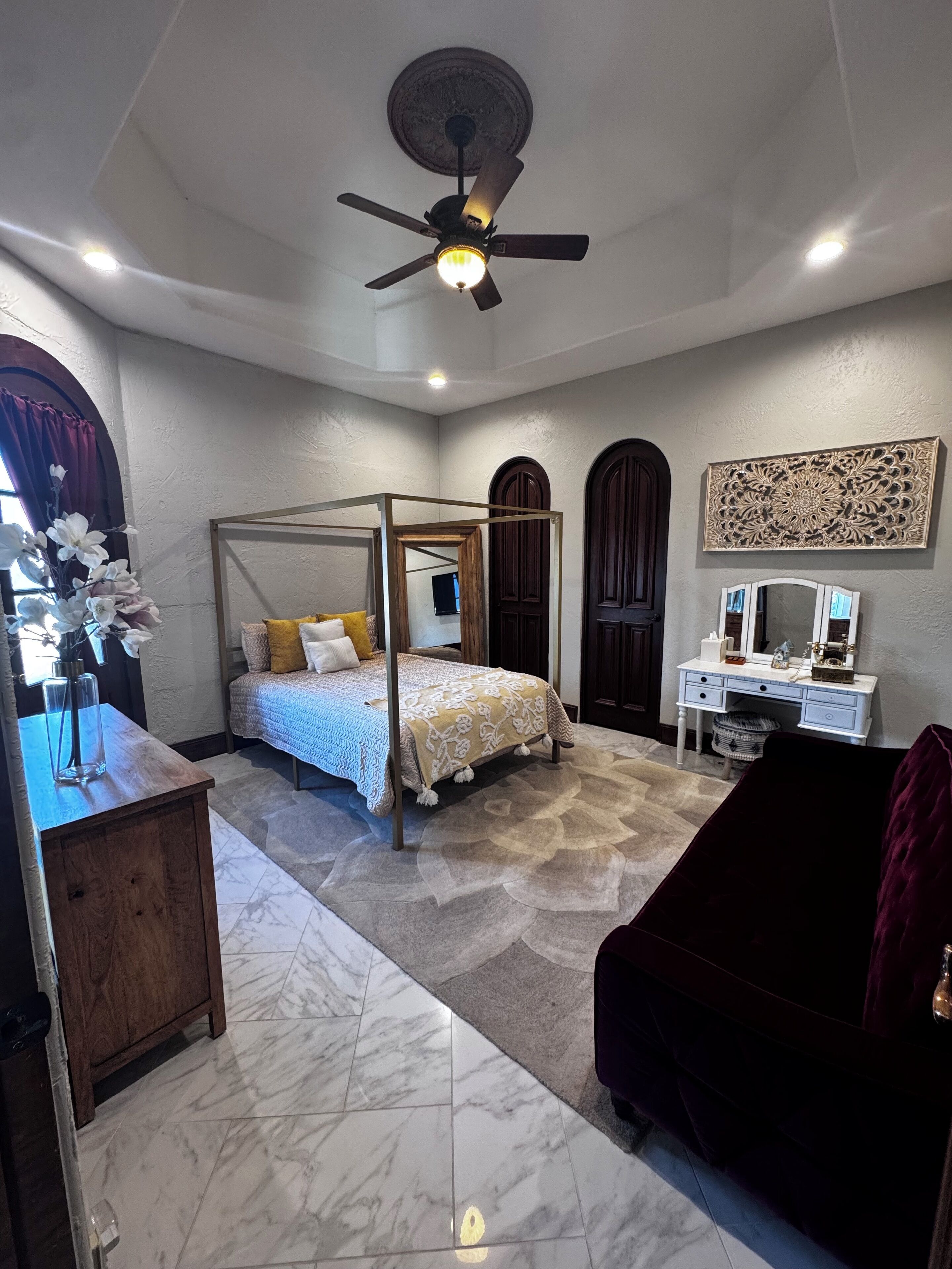 6 多间卧室、熨斗/熨衣板、免费 WiFi、床单