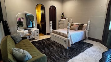 5 Schlafzimmer, Bügeleisen/Bügelbrett, kostenloses WLAN, Bettwäsche