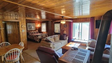 TV, DVD player, videoteca