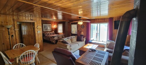 Spacious Four Bedroom Cabin for Northern Escape