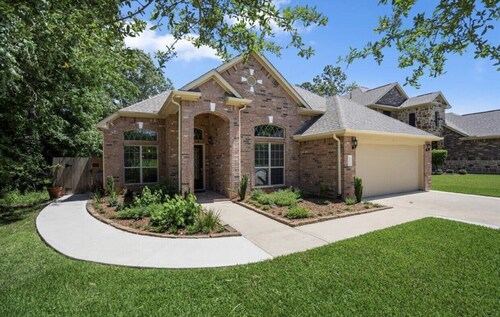 Spacious Conroe Home < 4 miles to the Lake!