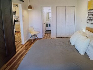 1 bedroom, in-room safe, free WiFi, bed sheets