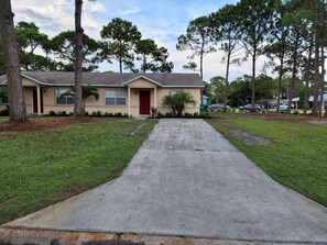 Exterior - The Dahl House in Sebastian, just minutes to the Indian river and Wabasso Beach. (Sebastian)