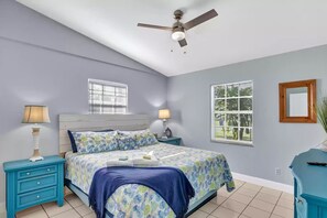 2 bedrooms, iron/ironing board, free WiFi, bed sheets - The Dahl House in Sebastian, just minutes to the Indian river and Wabasso Beach. (Sebastian)