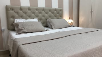 Basic Double or Twin Room | Iron/ironing board, free WiFi