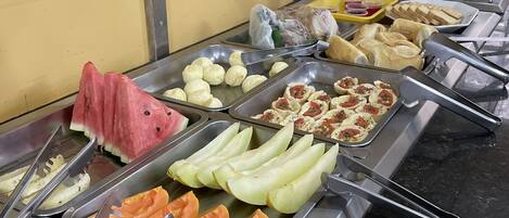 Café da manhã continental grátis todos os dias