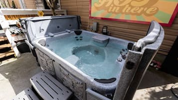 Bañera de hidromasaje exterior