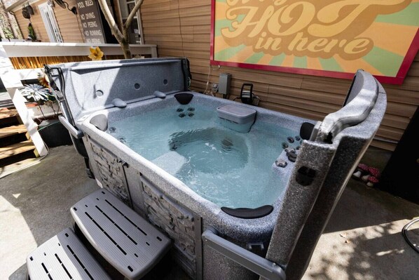 Outdoor spa tub