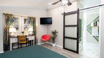 4 bedrooms, desk, iron/ironing board, travel cot