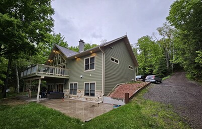 All-Season Retreat – Perfect for ATV, Snowmobiles, Skiing, Hunting, and Fishing