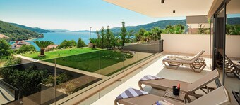 Luxury Villa Cherry with indoor pool and outdoor jacuzzi