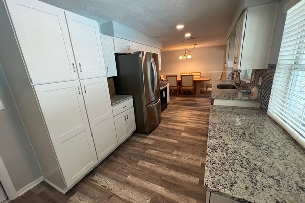 Refrigerador, microondas, horno, placa de cocina