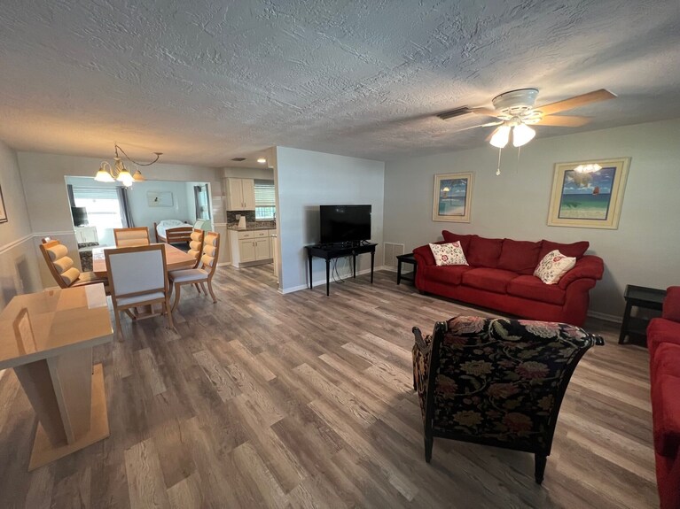 Sunshine & Swimming! Private Pool Home Near Crystal River, Quiet Area - Beverly Hills, FL