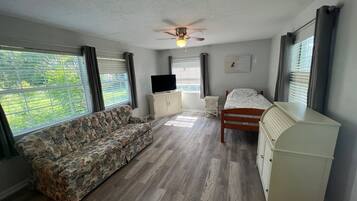 3 habitaciones, escritorio, wifi gratis y ropa de cama