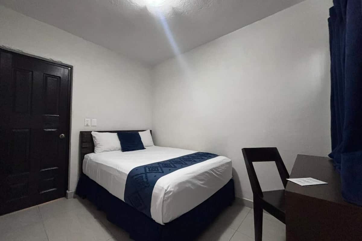 Chambre Standard, 1 lit double | Rideaux occultants, Wi-Fi gratuit, draps fournis