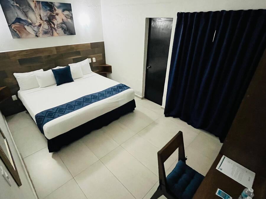 Executive Room, 1 King Bed | Blackout curtains, free WiFi, bed sheets