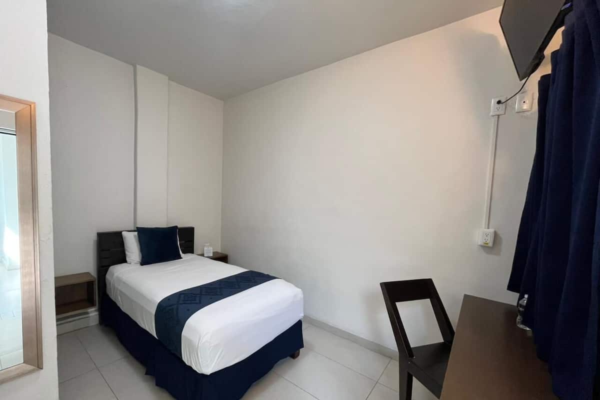 Chambre Standard, 1 lit une place | Rideaux occultants, Wi-Fi gratuit, draps fournis