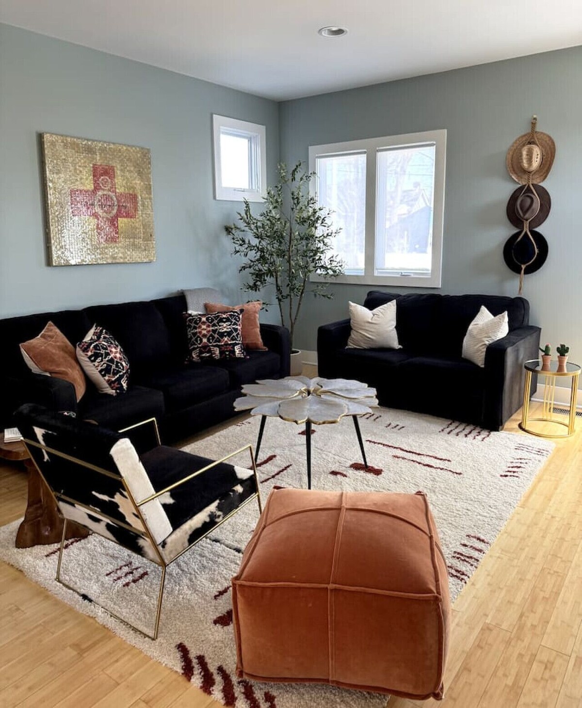 Pet friendly, 5 Min to Downtown, gated parking