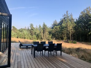 تناول الطعام بالخارج